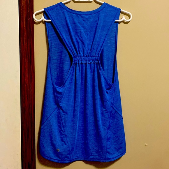 Lulu lemon top EUC - Picture 1 of 2